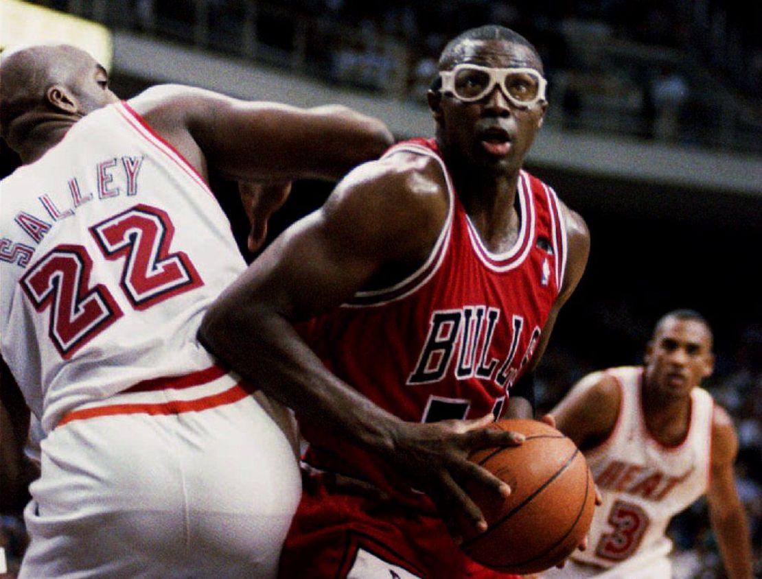 John Salley Reveals How Michael Jordan And His Agent Wanted Him To