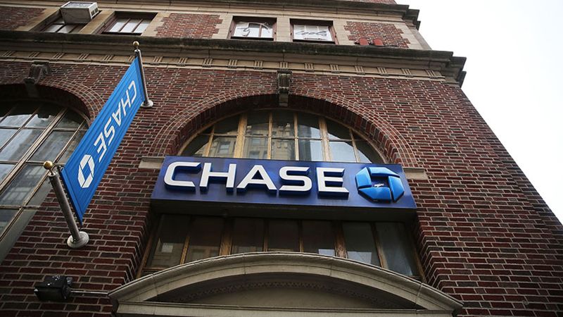 Chase closes some New York ATMs early because of rising crime