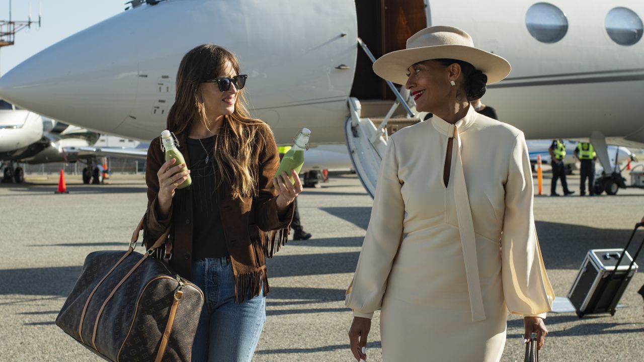 Dakota Johnson and Tracee Ellis Ross in 'The High Note.' (Glen Wilson / Focus Features)