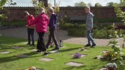 students learning in cemetery denmark pleitgen 