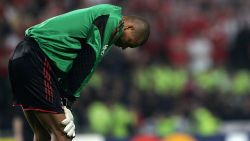 Istanbul, Turkey:  AC Milan's Brazilian goalkeeper Nelson Dida reacts after failing to block a kick during the UEFA Champions league football final AC Milan vs Liverpool, 25 May 2005 at the Ataturk Stadium in Istanbul. AC Milan vs Liverpool 3-3.  AFP PHOTO FILIPPO MONTEFORTE  (Photo credit should read FILIPPO MONTEFORTE/AFP via Getty Images)