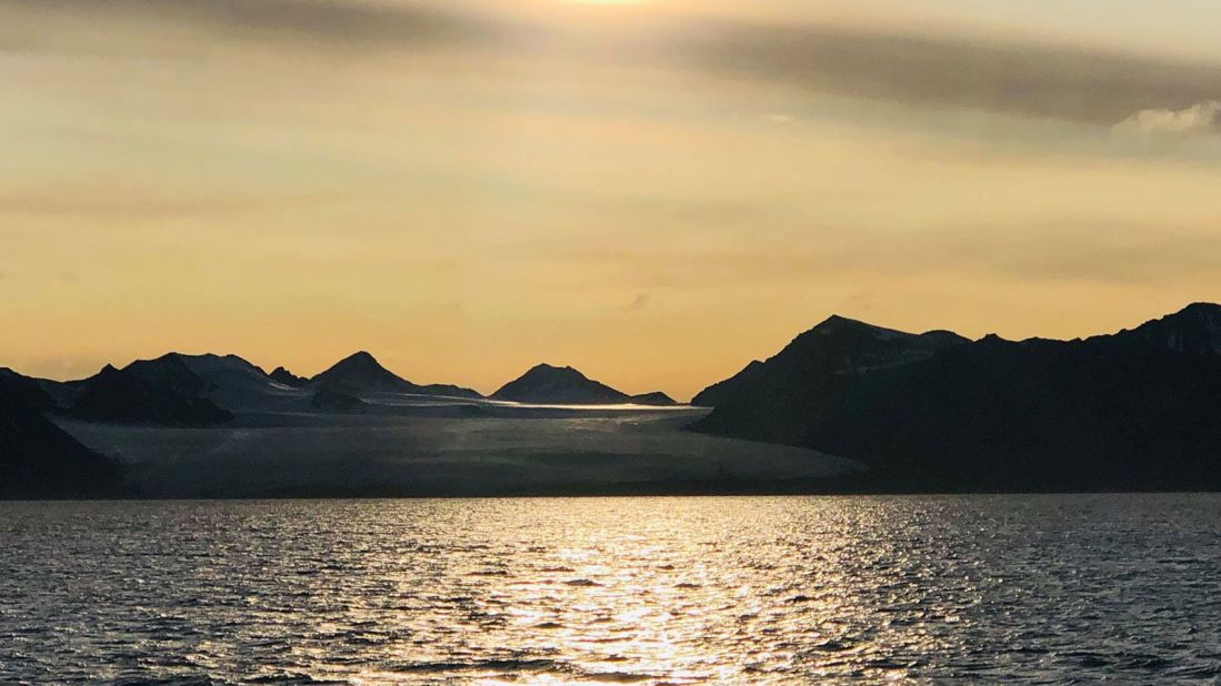 Living Under the Midnight Sun in the Arctic - Science World