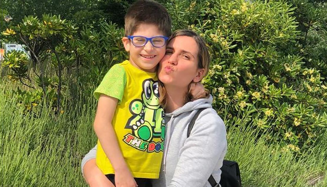 Nicolò poses with his mother Valentina after his recovery.