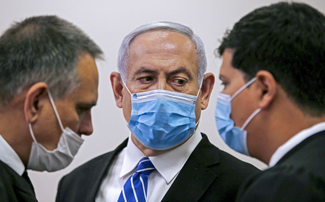 Israeli Prime Minister Benjamin Netanyahu speaks with his lawyer inside a courtroom in Jerusalem on May 24, 2020, during the first day of his corruption trial. 