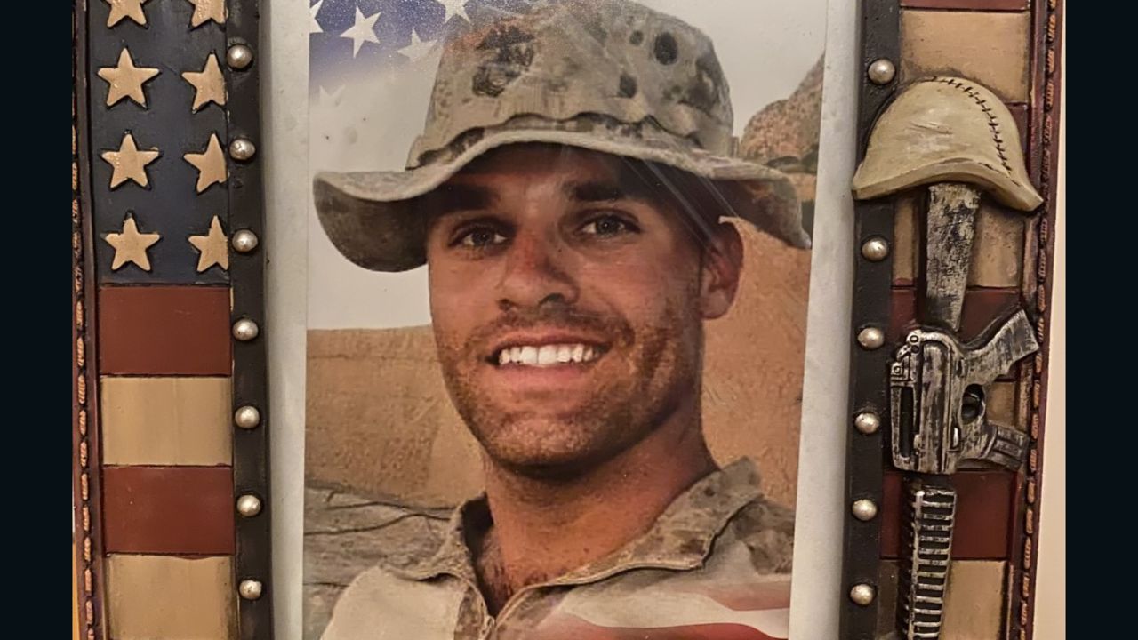 The photo that Lizzie Mathews carries of her father.