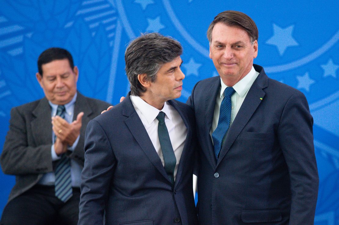 Bolsonaro and Nelson Teich (left), who disagreed with the President and resigned. 
