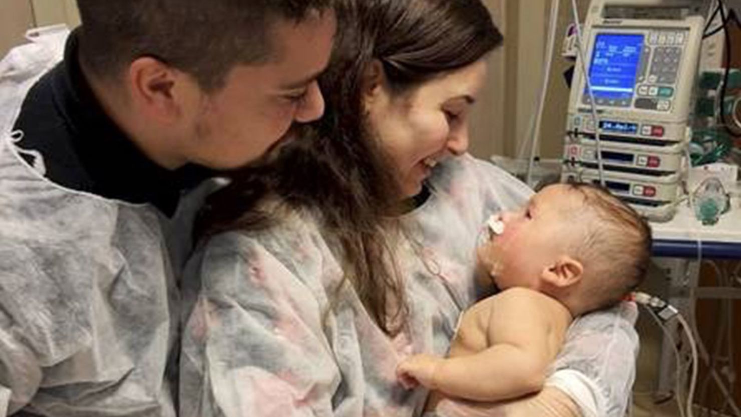 Dom wakes up after 32 days in an induced coma, as parents Viviane Monteiro and Wagner Andrade sigh in relief.