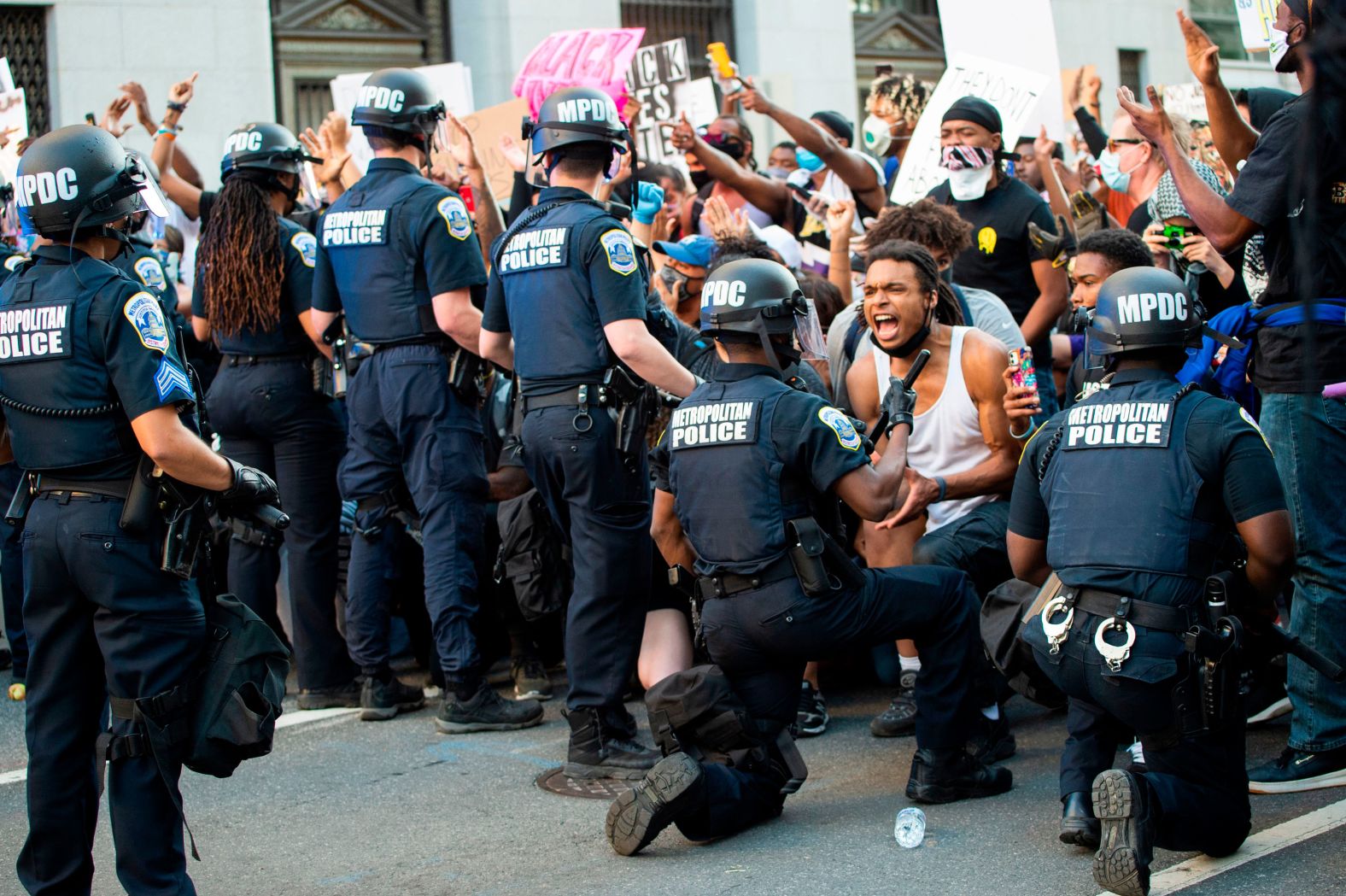 A man screams as he sees a police officer take a knee near the White House on May 31.