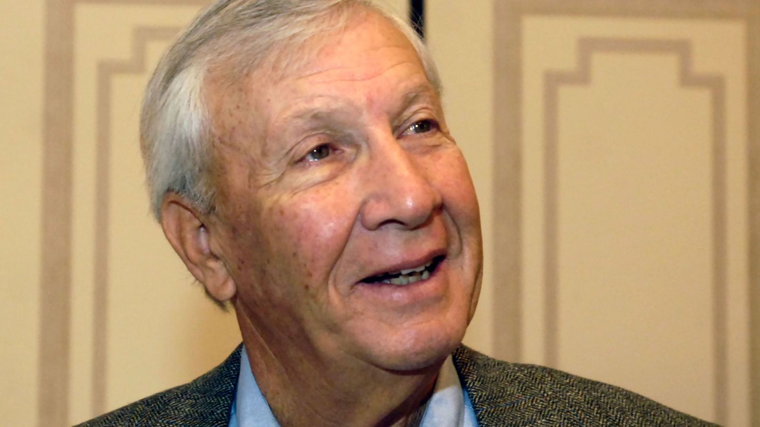 Pat Dye passed away on Monday due to kidney and liver failure.