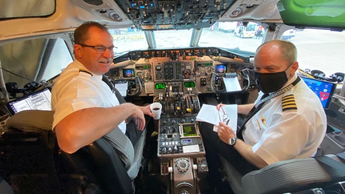 <strong>In the cockpit:</strong> Captains Jim Hamilton (left) and Carl Nordin shared their appreciation for the MD-88 before takeoff.