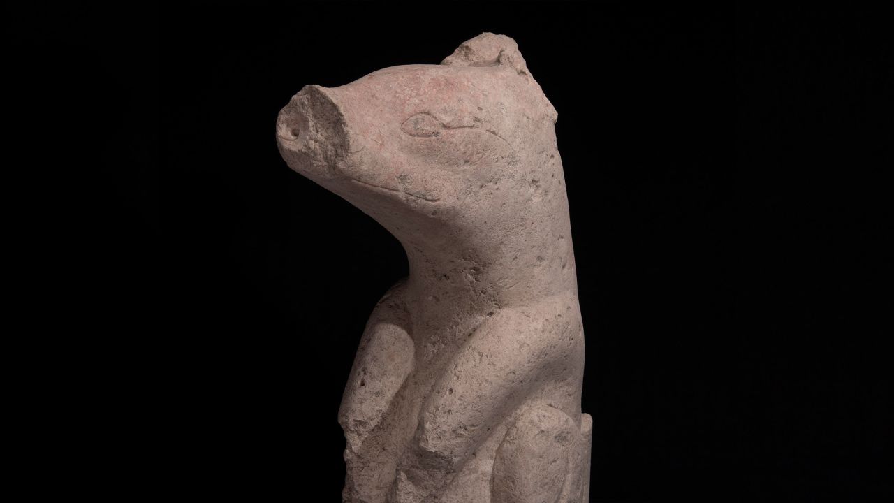 A stone sculpture found at Aguada Fenix dating back to 1000-700 BC.