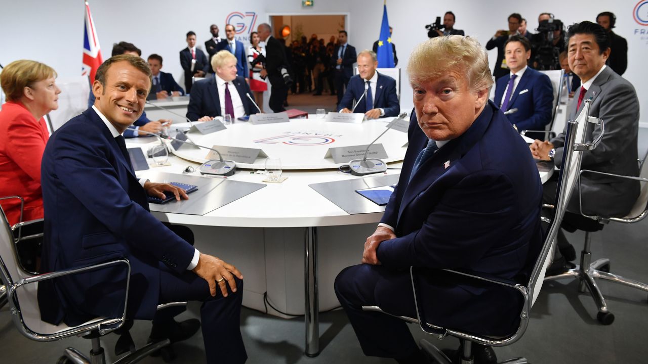  France's President Emmanuel Macron and US President Donald Trump pose for the media as they meet for the first working session of the G7 Summit on August 25, 2019 in Biarritz, France.
