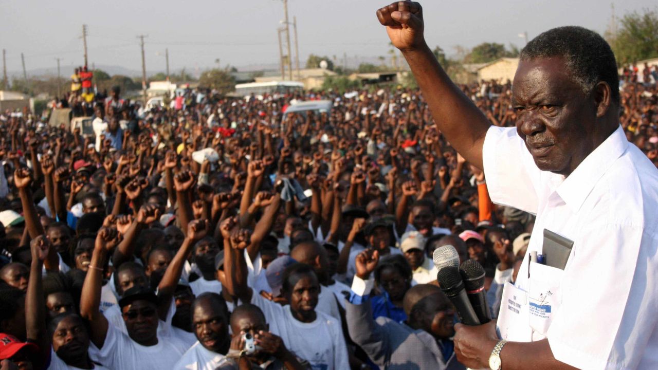 Michael Sata in 2006 during an address at a political rally.