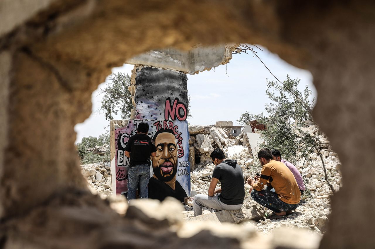 Graffiti artist Aziz Asmar paints a Floyd mural in Idlib, Syria, on June 2.