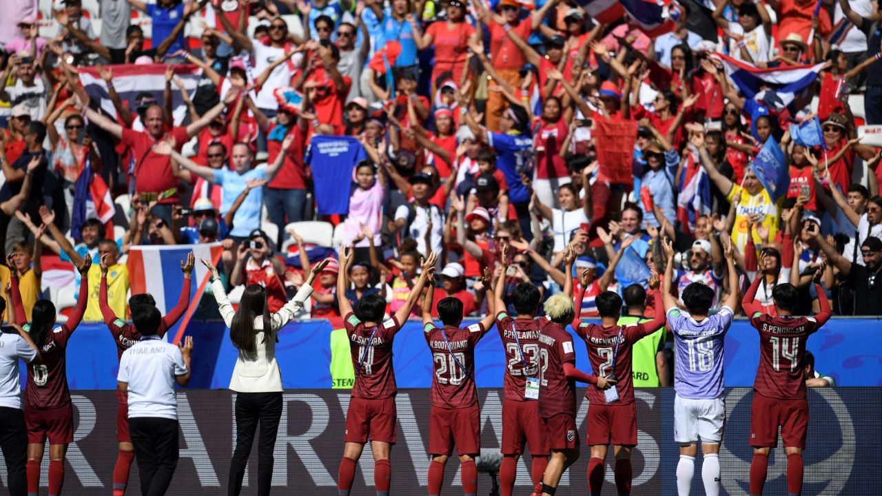 Thailand's players acknowledge their supporters at the end of the match against Sweden on June 16, 2019.