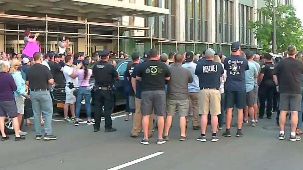 buffalo police supporters applaud officers charged pushing elderly man_00004506.jpg