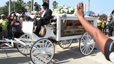 A gold casket with Floyd's remains was taken to the burial site in Pearland on a white carriage.