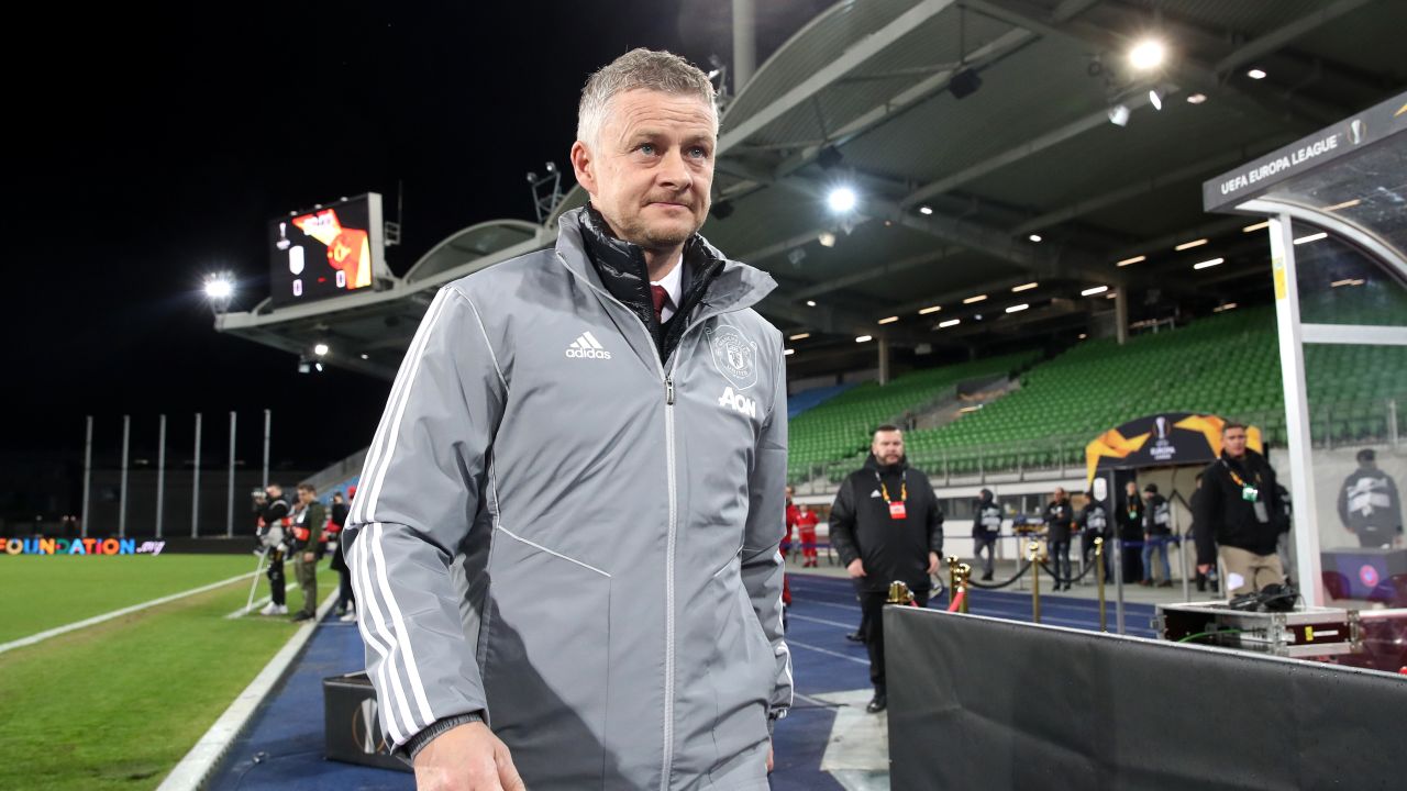Solskjaer walks to his seat prior to the UEFA Europa League round of 16 first leg match against LASK.