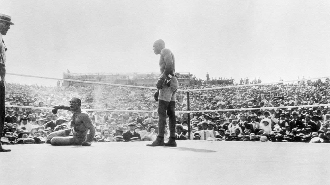Johnson (right) knocks down Jeffries in the 15th round.