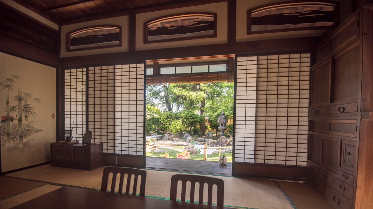 <strong>Room with a view:</strong> The sliding doors are traditional -- and beautiful -- but don't provide much in the way of sound insulation.