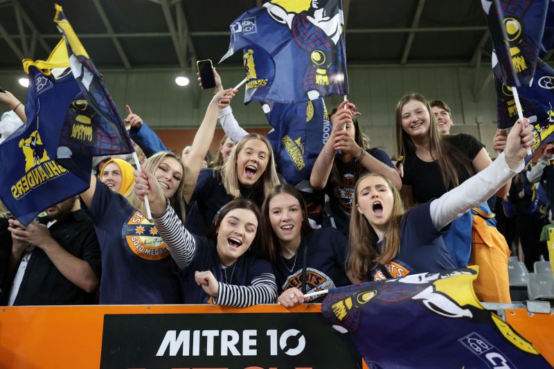 Crowds, yes crowds, return to watch Super Rugby in coronavirus-free New Zealand CNN