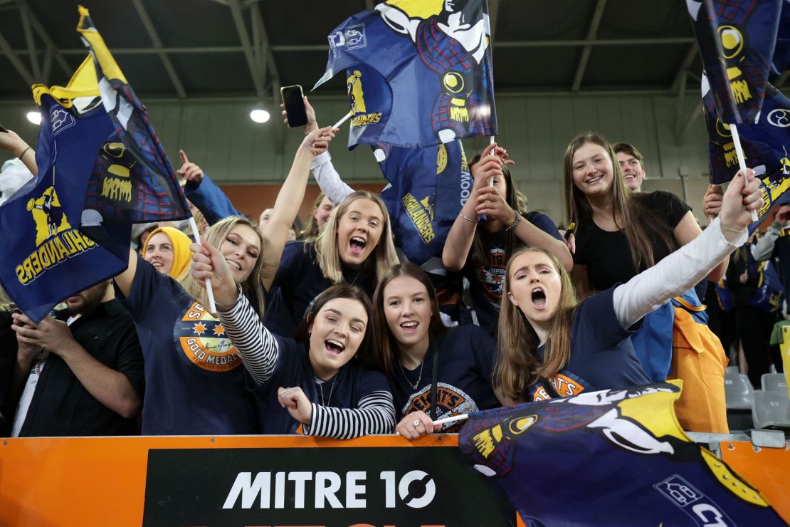 The lifting of Covid-19 restrictions in New Zealand has allowed fans to return to stadiums as the match between Otago Highlanders and Waikato Chiefs is watched by an estimated crowed of 20,000 at the Forsyth Barr Stadium in Dunedin.