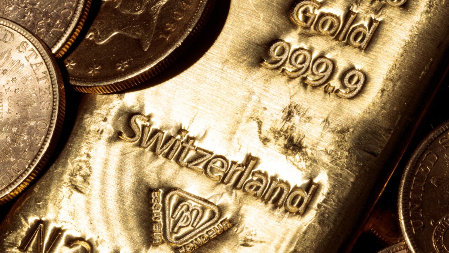 Swiss authorities say a parcel of gold was left behind on a passenger train.