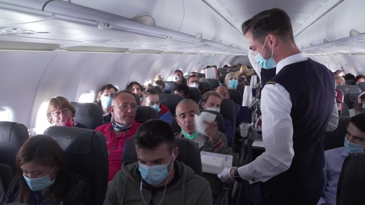 lufthansa medidas coronavirus nueva normalidad reglas mascarilla portugal inhs pkg frederik pleitgen_00012909.jpg