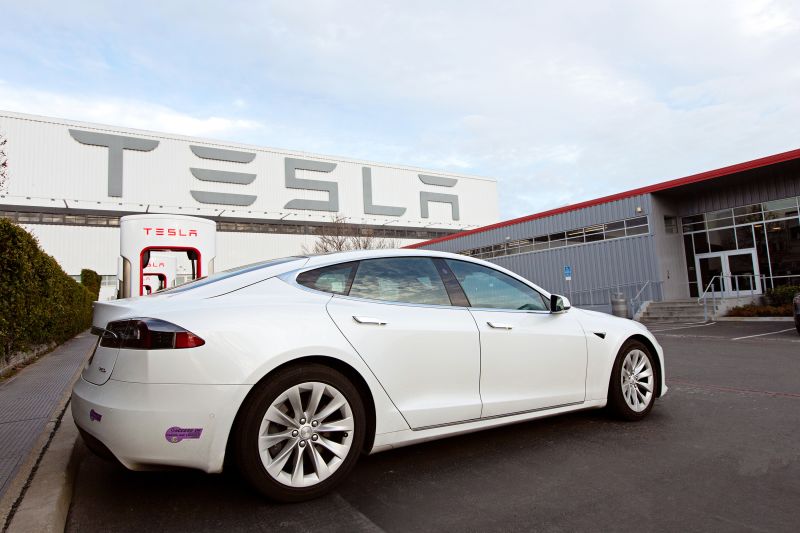 How long does it take to fully charge a tesla deals model s