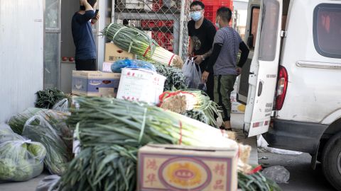 Workers arranges vegetables at the closed Xinfadi market in Beijing on June 14.