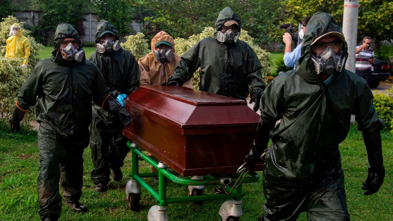 Gravediggers carry a coffin during a funeral at the Jardines del Recuerdo Cemetery in Managua on June 5, 2020.