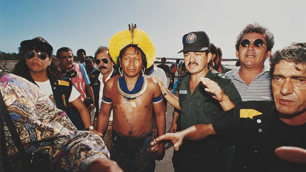 Paiakan pictured with Brazilian police in 1992.