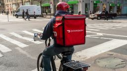 March 13, 2020, New York, NY, USA: A delivery person with a DoorDash branded tote on his bicycle in the Chelsea neighborhood of New York on Friday March 13, 2020. (Ã‚ Richard B. Levine) (Credit Image: © Richard B. Levine/Levine Roberts via ZUMA Press)