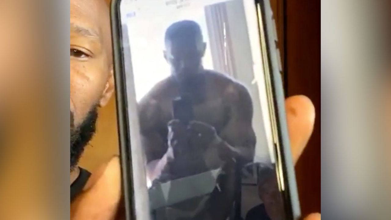 Jamie Foxx shared a photo of his bulked-up physique and gave details of his grueling workout regime.