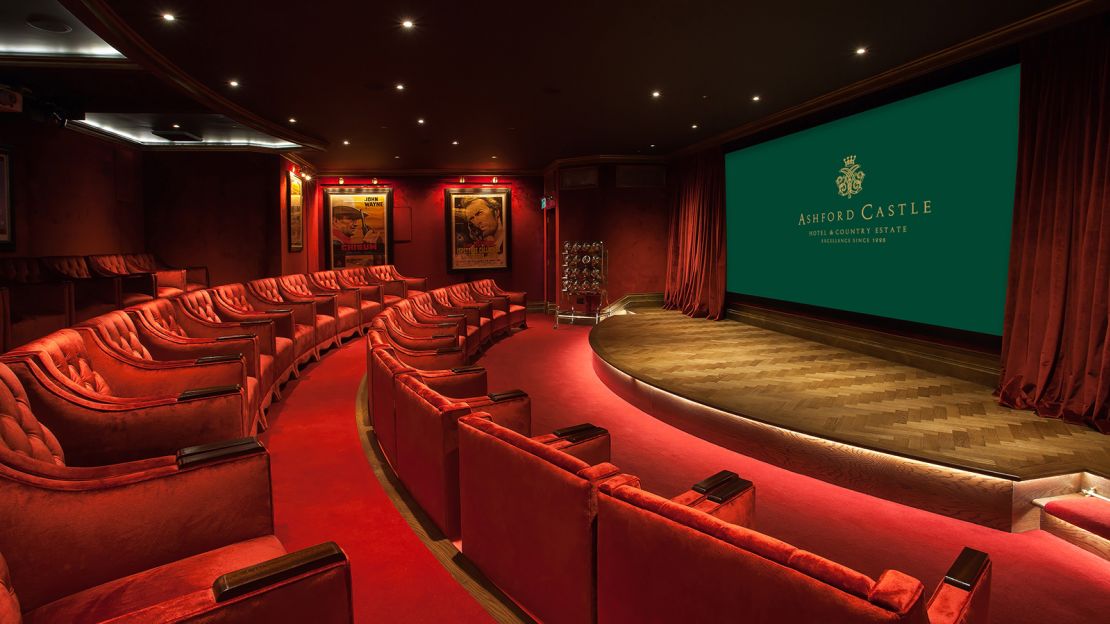 Date night often takes place in the empty cinema.