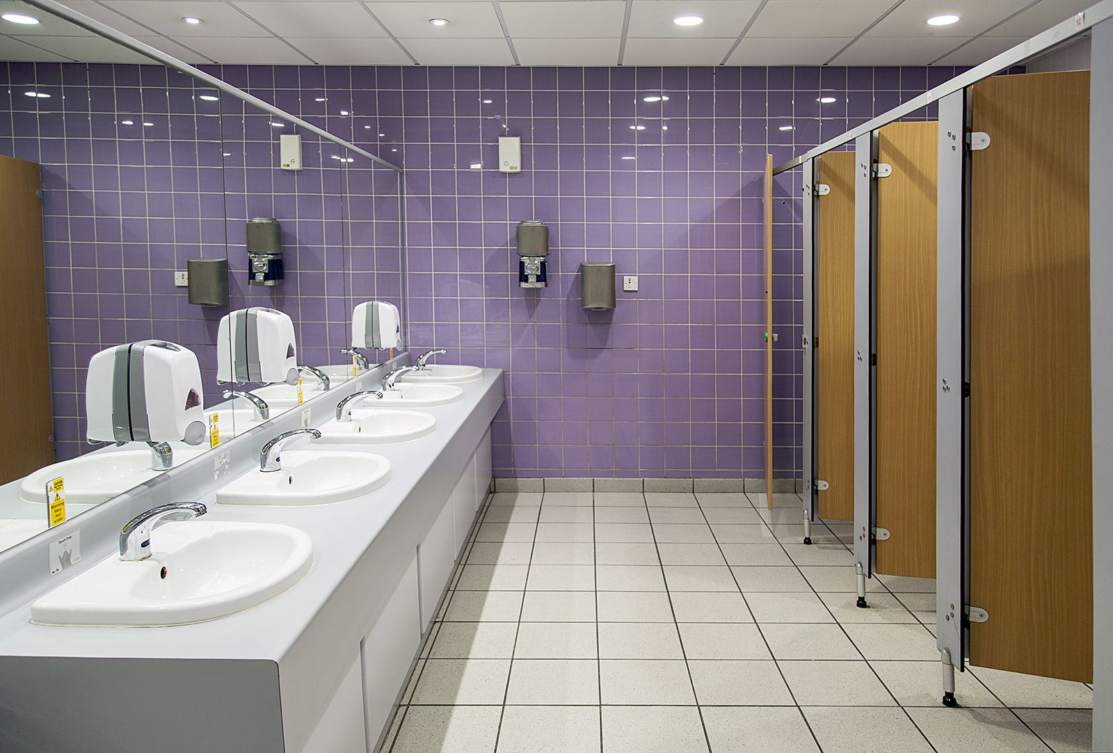 Facilities that Every Bathroom Needs for Wellness & Hygiene!
