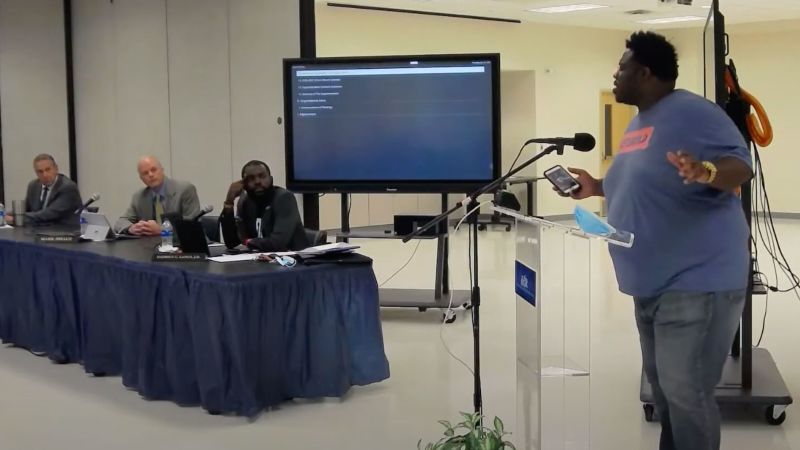 School board member called out for defending Robert E. Lee