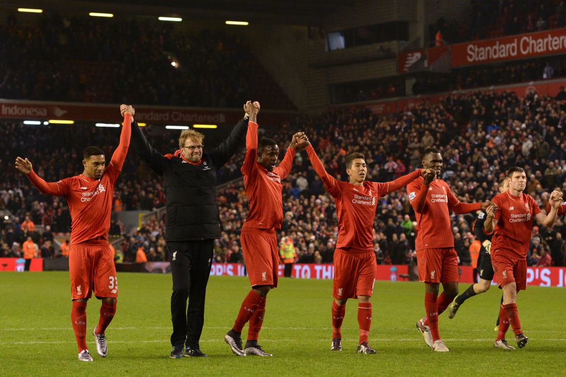Klopp (2L) leads his players in saluting the crowd after drawing against West Bromwich Albion at Anfield on December 13, 2015. 