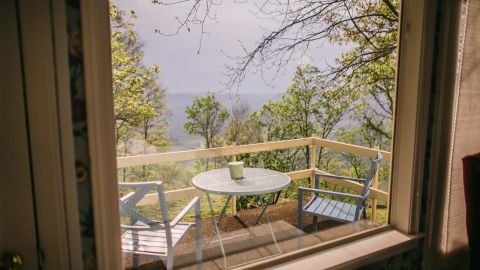 Midcentury Lodge Near Chattanooga, Tennessee