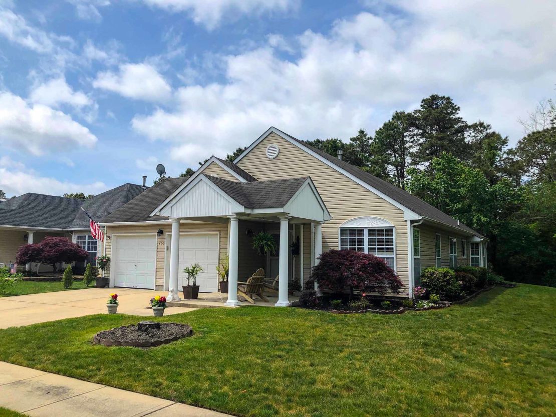 Jeff and Janet Ralli bought this house in Ocean County, New Jersey, without ever visiting it.