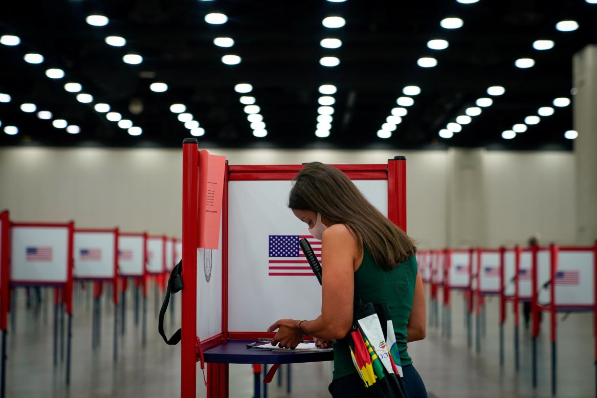A voter completes her primary ballot in Louisville, Kentucky, on Tuesday, June 23. <a href="https://www.cnn.com/2020/06/23/politics/kentucky-new-york-primary-voting/index.html" target="_blank">Primaries in Kentucky and New York</a> were largely conducted by mail.