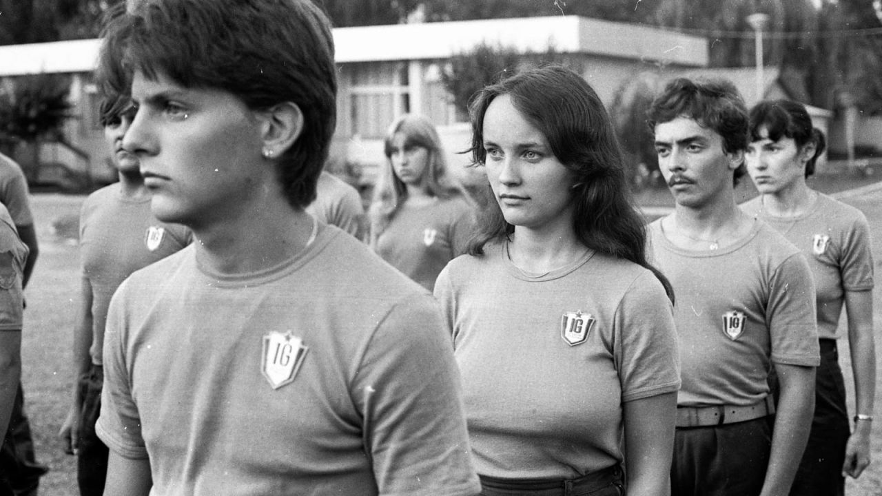 <strong>All ages: </strong>This image shows members of a young pioneer organization during a trip to Balaton in 1982.