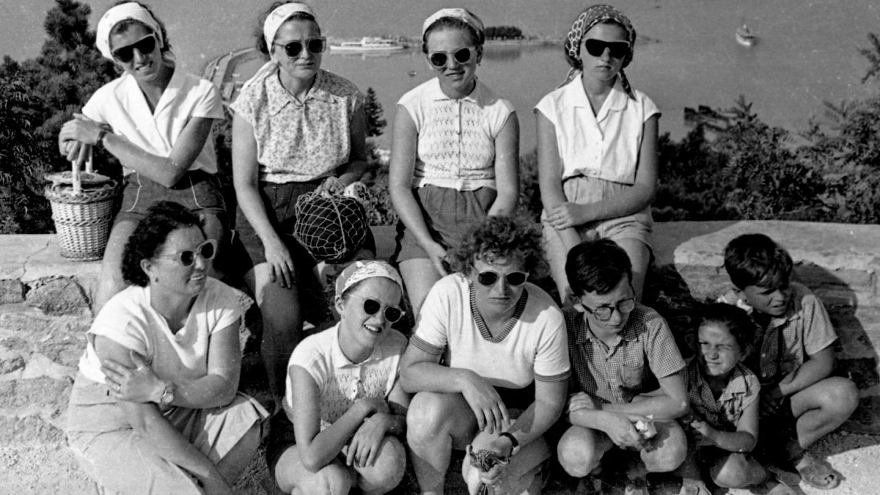 A group of Balaton vacationers in 1958.