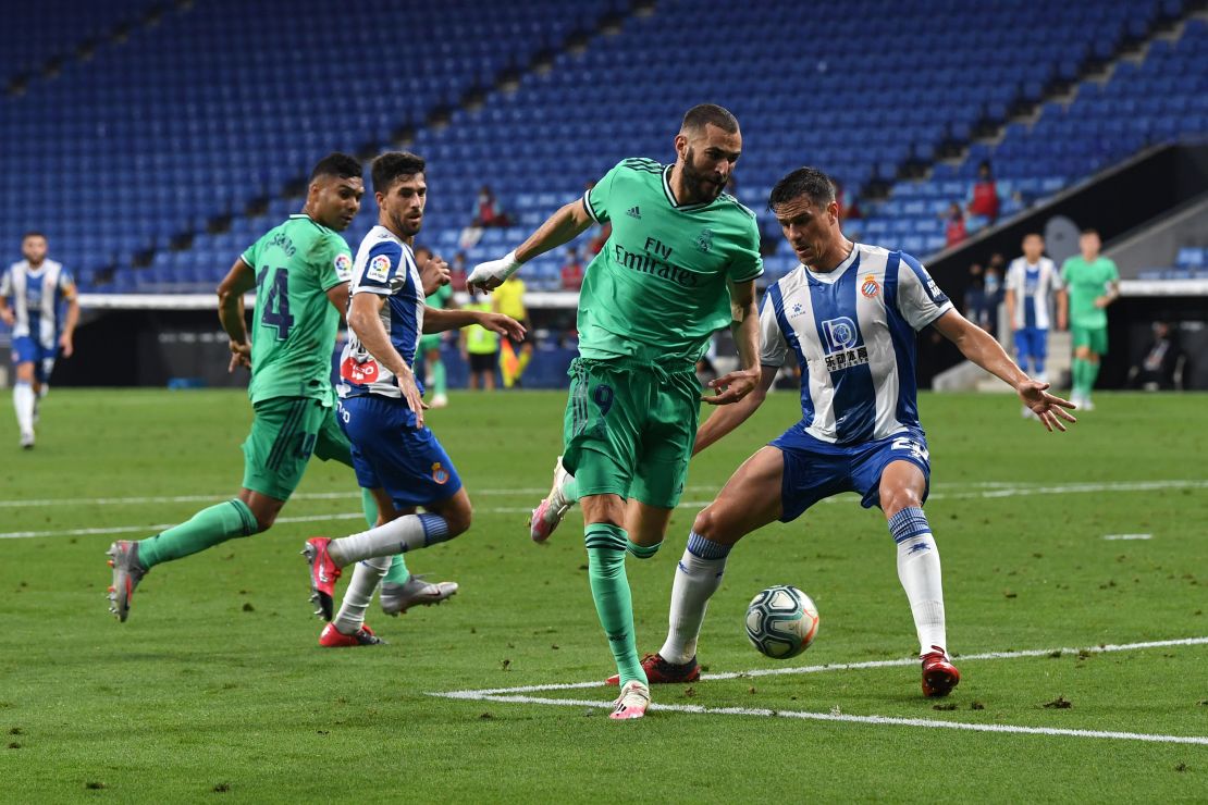 Karim Benzema assists Casemiro for the winning goal against Espanyol.