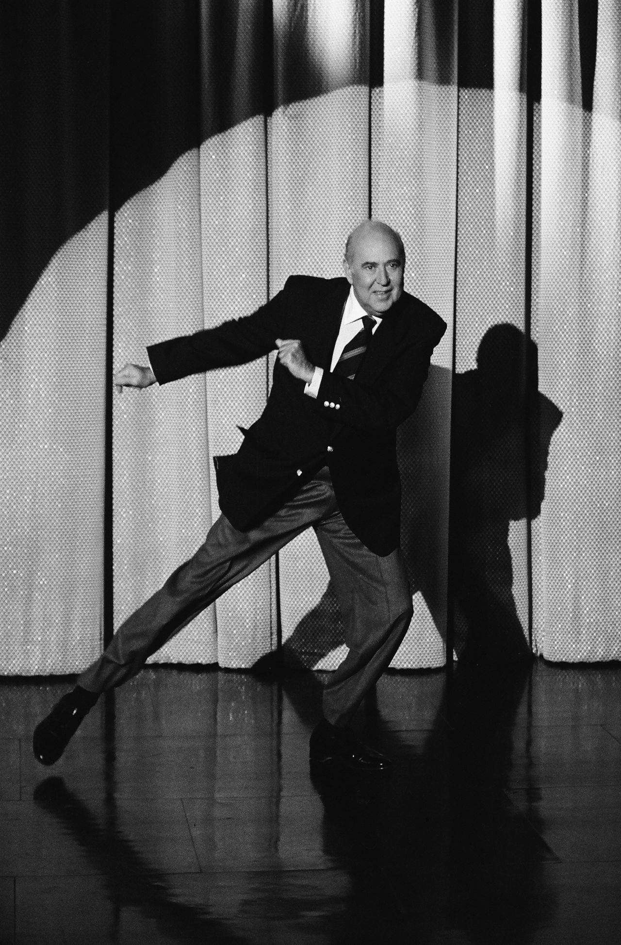 Reiner performs on "The Tonight Show Starring Johnny Carson" in November 1990.