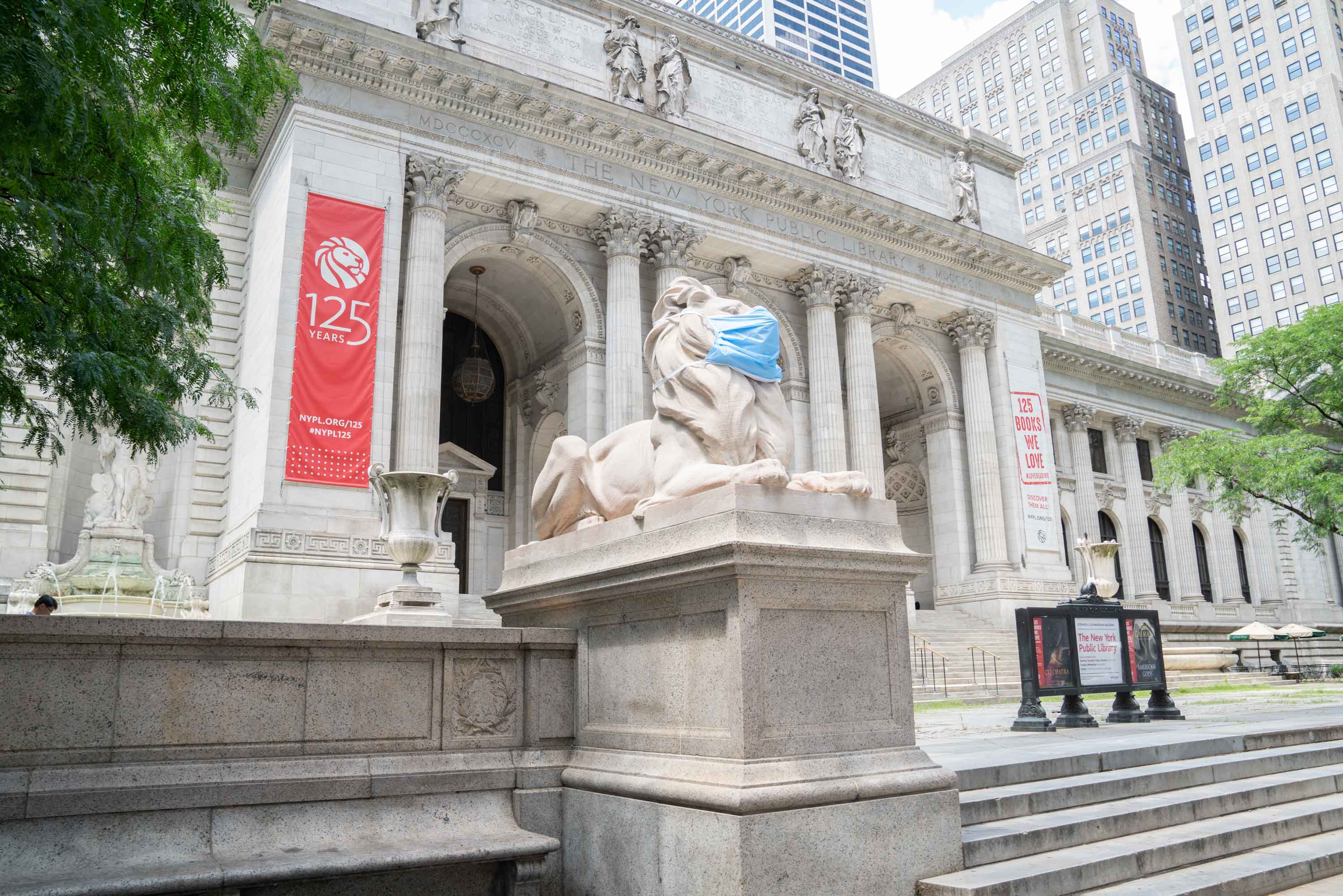 200630133802-03-nypl-lions-masks.jpg