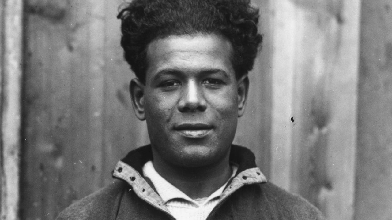 Leslie played more than 400 times for Plymouth Argyle.