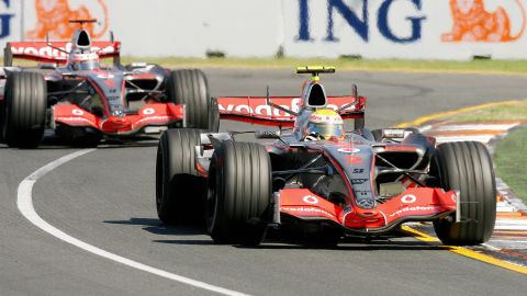 Lewis Hamilton (R)  leads teammate Fernando Alonso during the Australian Grand Prix in Melbourne, 18 March 2007.