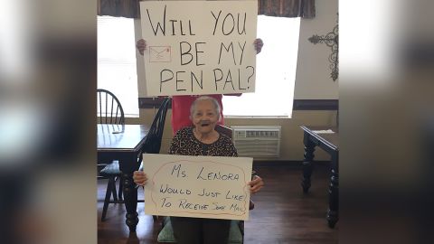 Lenora is looking for a pen pal to send her mail.