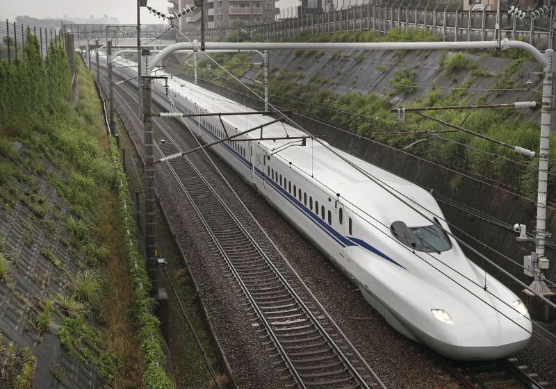 Japan Debuts New Bullet Train That Can Run During An Earthquake | CNN